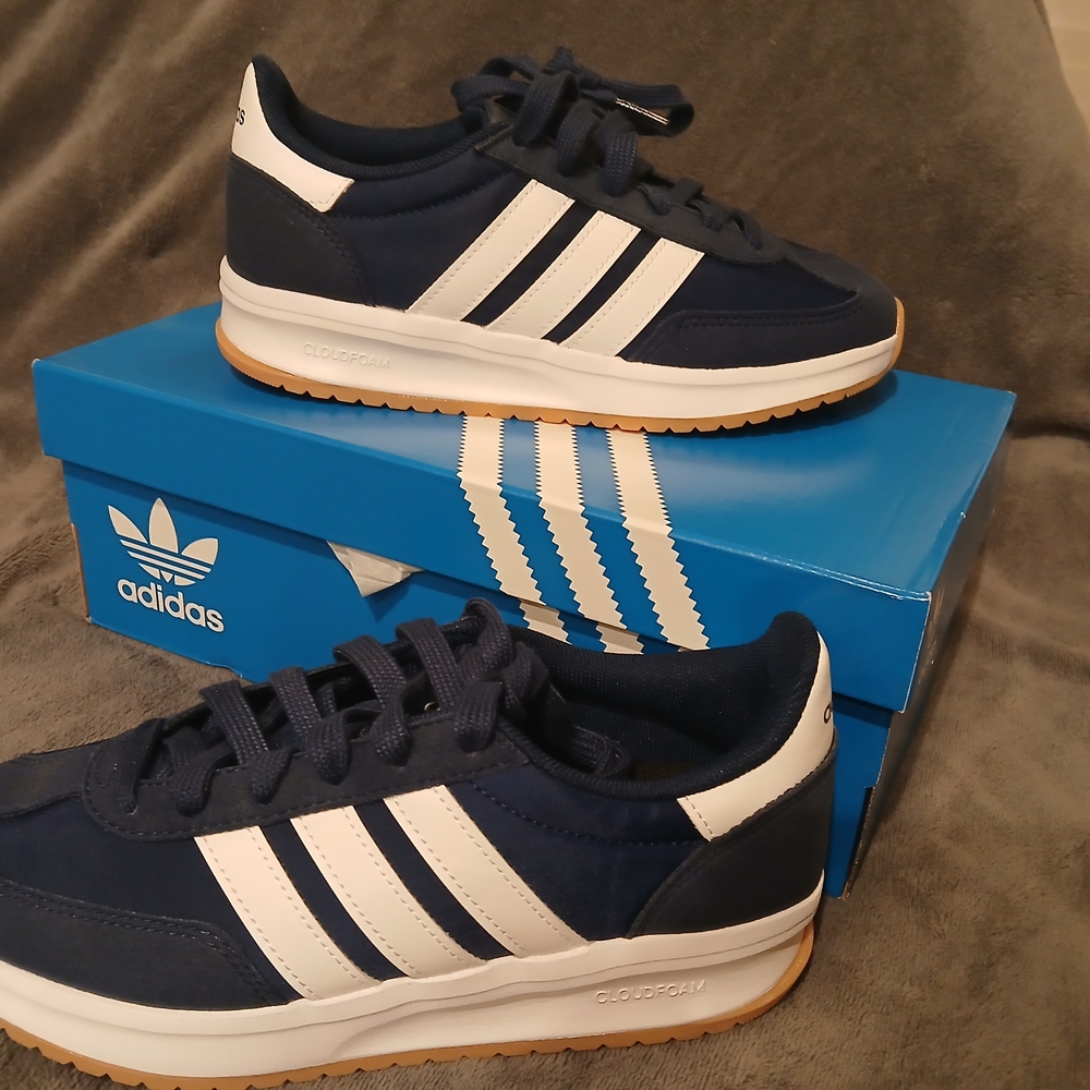 Adidas Men's Blue and White Sneakers